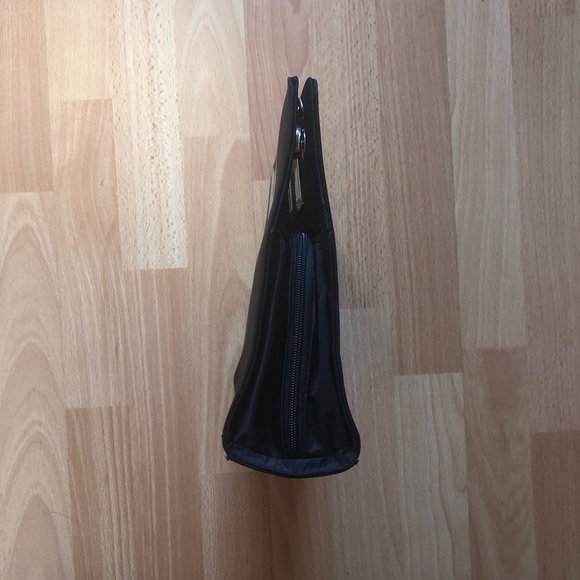 Fashion handbag! Simple & chic square shaped & cutout! - Picture 4 of 8